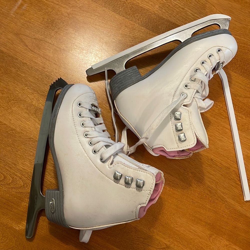 Riedell Pearl Girls Ice Skates J13